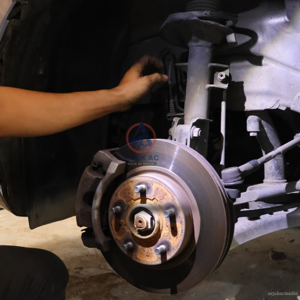 Tips Mobil Matic di Turunan