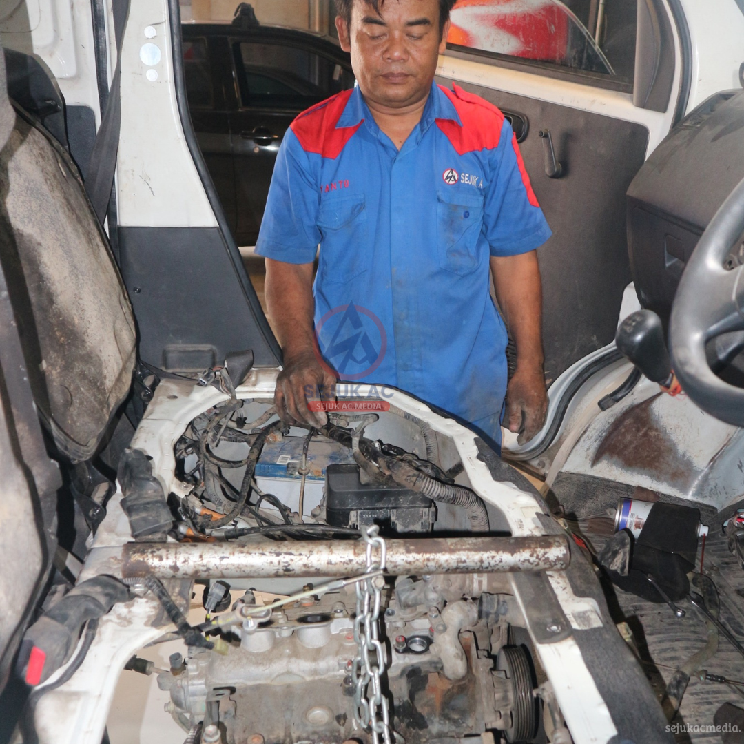 Suara Mesin Kasar Saat Dingin