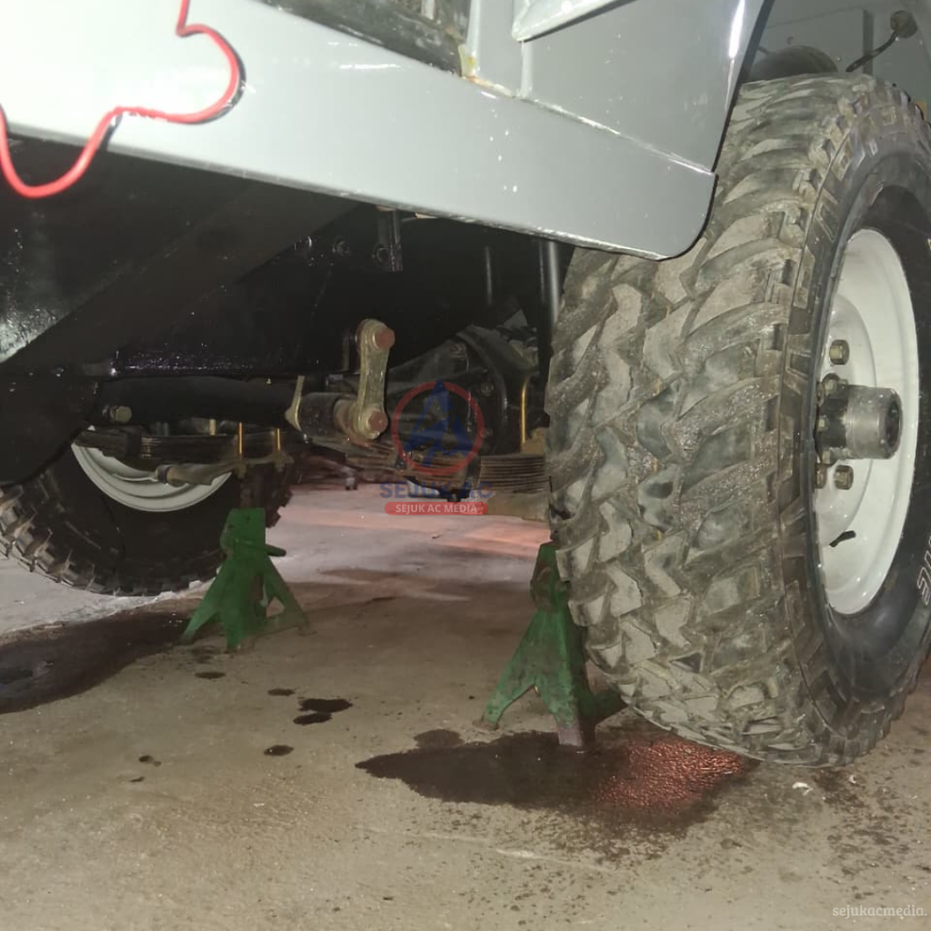 Air Radiator Bocor di Bawah Mesin Mobil