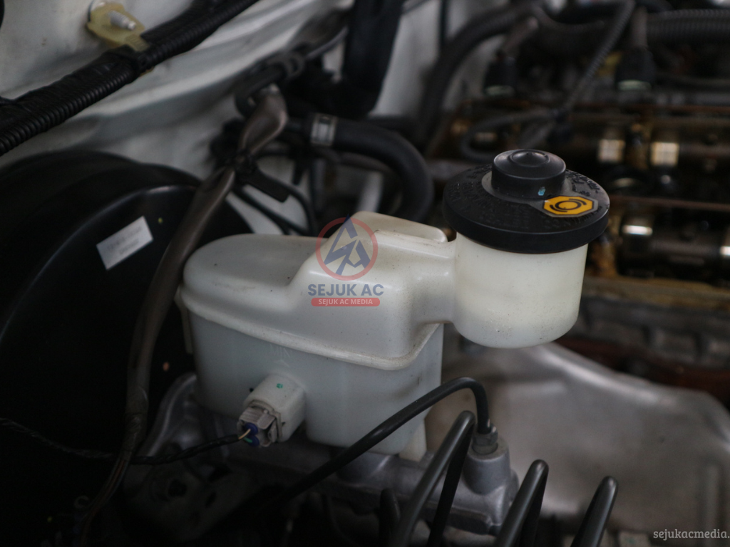 Kapan Harus Ganti Minyak Rem Mobil