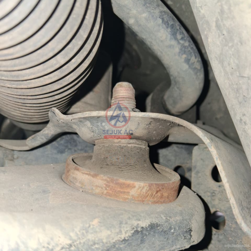 Tie Rod Mobil Rusak